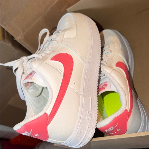 ❗️BN❗️Nike Air Force 1 White with Pink and Neon Accents - Picture 3 of 3